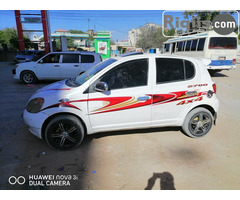 gaadhi iiba Toyota Vitz