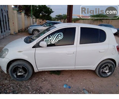 gaadhi iiba Toyota Vitz