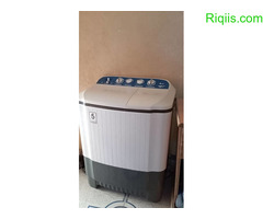 Qasaalad LG 7kg oo iiba